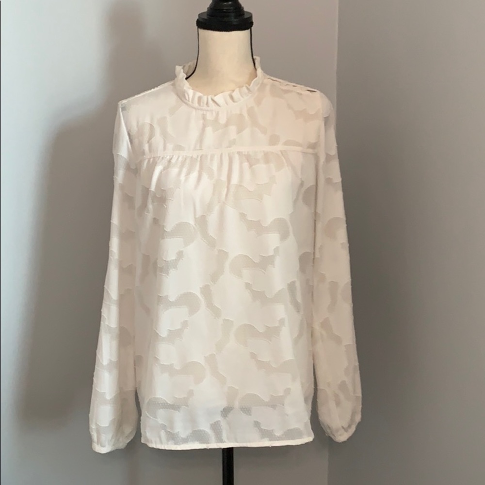 Banana - Super cute lacy flowy top